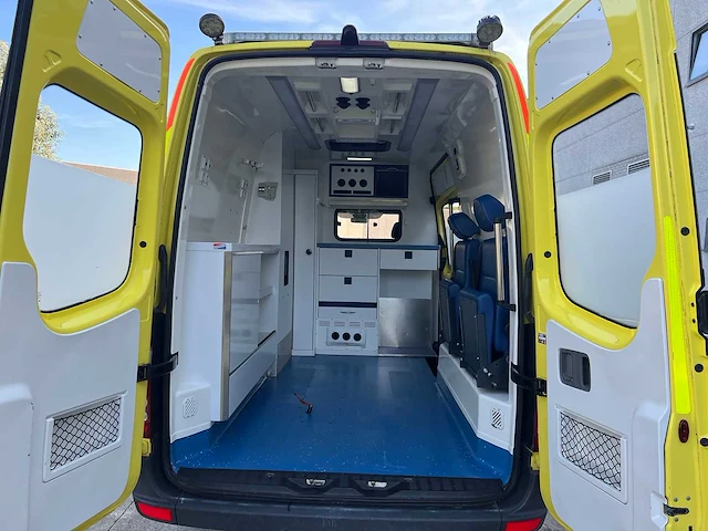 Mercedes - 2015 - sprinter 316 - ambulance - personenauto - afbeelding 9 van  40