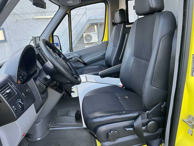 Mercedes - 2015 - sprinter 316 - ambulance - personenauto - afbeelding 20 van  40