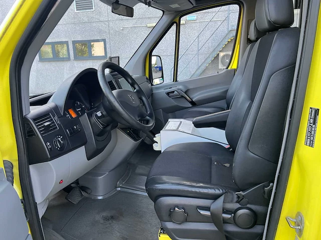 Mercedes - 2015 - sprinter 316 - ambulance - personenauto - afbeelding 21 van  40