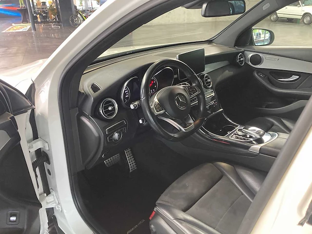 Mercedes - 2018 - glc - 250 4matic - personenauto - afbeelding 2 van  20