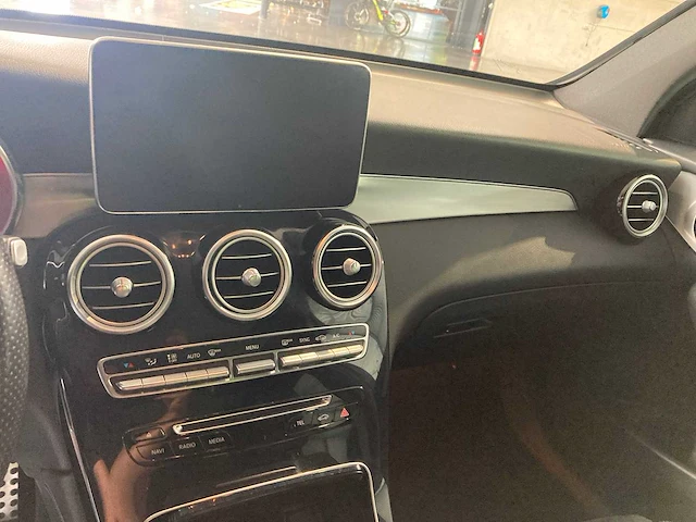 Mercedes - 2018 - glc - 250 4matic - personenauto - afbeelding 5 van  20