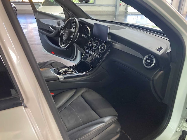 Mercedes - 2018 - glc - 250 4matic - personenauto - afbeelding 9 van  20