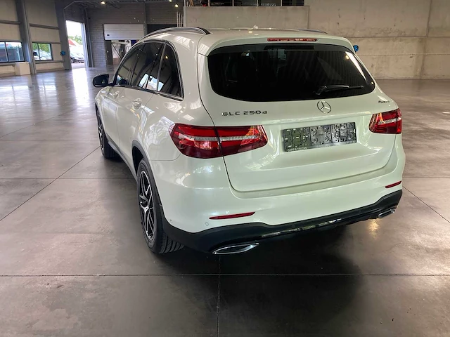 Mercedes - 2018 - glc - 250 4matic - personenauto - afbeelding 18 van  20