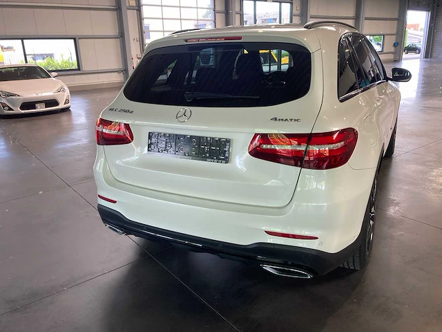 Mercedes - 2018 - glc - 250 4matic - personenauto - afbeelding 19 van  20