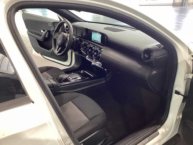 Mercedes - 2019 - a - 200d - personenauto - afbeelding 7 van  29