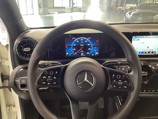 Mercedes - 2019 - a - 200d - personenauto - afbeelding 8 van  29