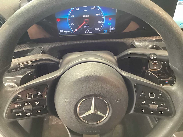 Mercedes - 2019 - a - 200d - personenauto - afbeelding 10 van  29