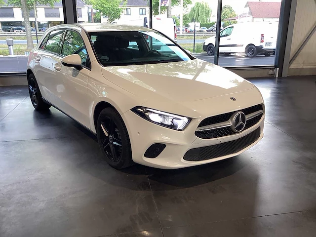 Mercedes - 2019 - a - 200d - personenauto - afbeelding 18 van  29