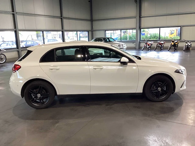Mercedes - 2019 - a - 200d - personenauto - afbeelding 24 van  29