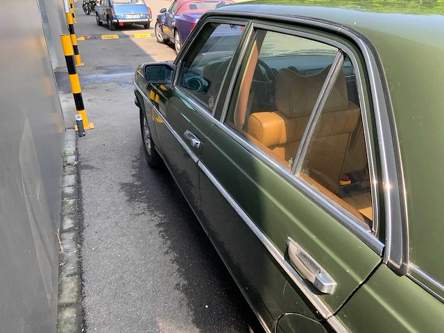Mercedes - 250 6cyl - w123 - oldtimer real barnfind 15.000km. - afbeelding 2 van  24