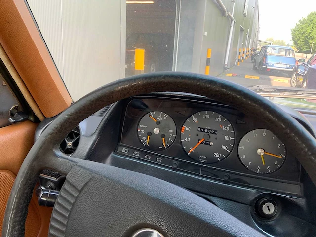 Mercedes - 250 6cyl - w123 - oldtimer real barnfind 15.000km. - afbeelding 8 van  24