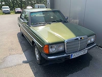 Mercedes - 250 6cyl - w123 - oldtimer real barnfind 15.000km. - afbeelding 1 van  24