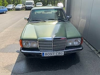 Mercedes - 250 6cyl - w123 - oldtimer real barnfind 15.000km. - afbeelding 12 van  24