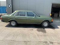 Mercedes - 250 6cyl - w123 - oldtimer real barnfind 15.000km. - afbeelding 20 van  24