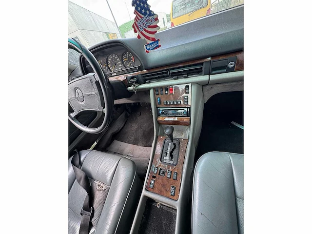Mercedes - 420 sec - car - 1990 - afbeelding 10 van  13