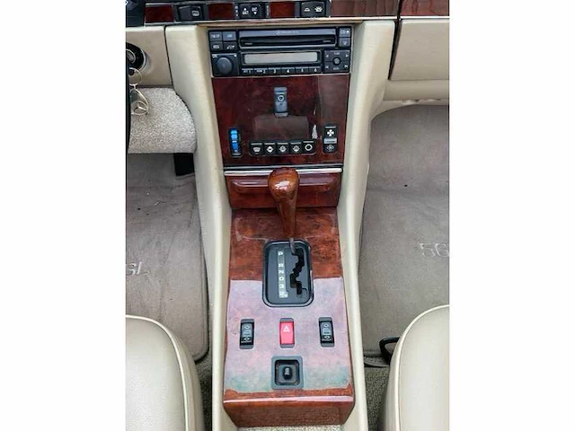 Mercedes - 560 sl - oldtimer - afbeelding 7 van  31