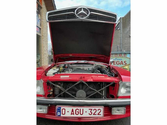 Mercedes - 560 sl - oldtimer - afbeelding 18 van  31