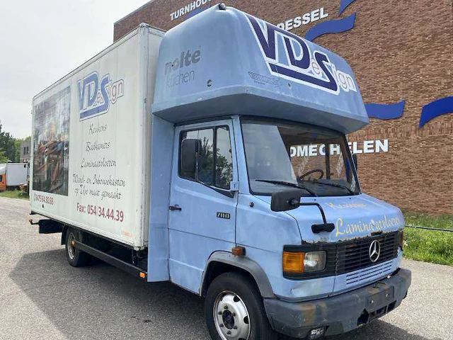 Mercedes - 711d - truck - 1998 - afbeelding 6 van  25