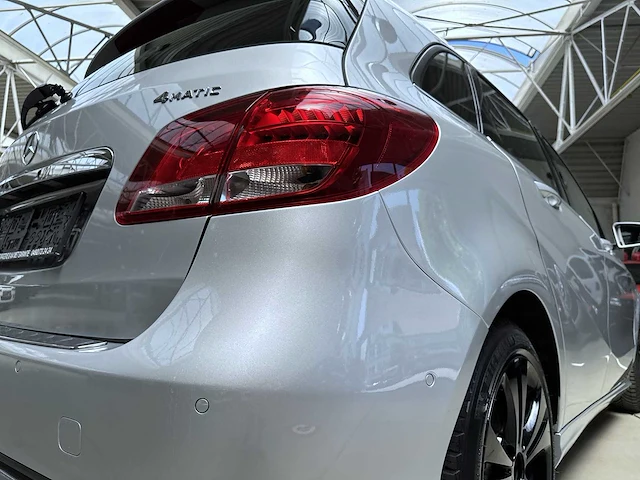 Mercedes - b - 200 - car - 2015 - afbeelding 10 van  24