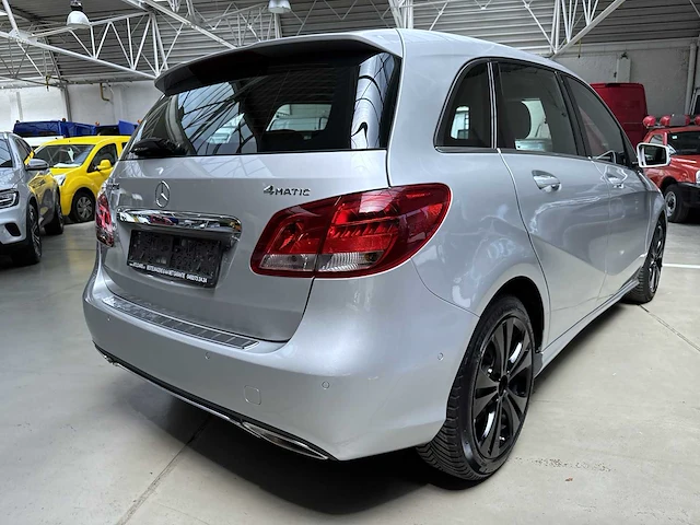 Mercedes - b - 200 - car - 2015 - afbeelding 11 van  24
