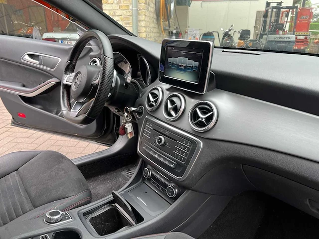 Mercedes - cla200 cdi - 245g - car - 2015 - afbeelding 2 van  14