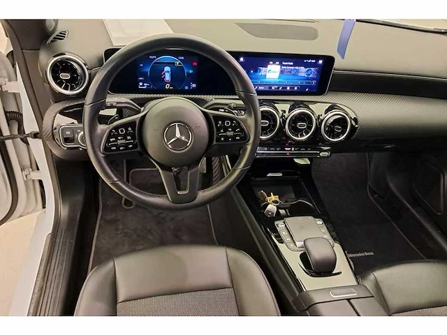 Mercedes - cla200d shooting brake - car - 02-03-2020 - afbeelding 2 van  8