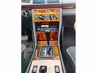 Mercedes - e320ce - w124 - youngtimer > 15 - afbeelding 20 van  24