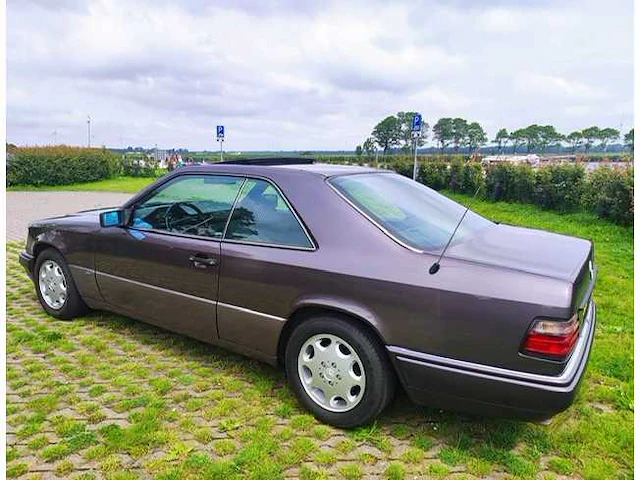 Mercedes - e320ce - w124 - youngtimer > 15 - afbeelding 13 van  24