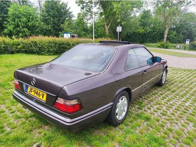 Mercedes - e320ce - w124 - youngtimer > 15 - afbeelding 18 van  24