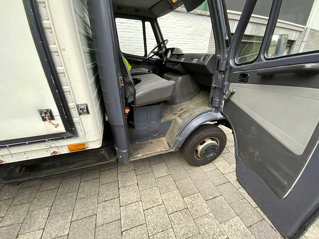 Mercedes - mercedes 410 paardentransport - lichte vracht 3.5t. - oldtimer lichte vracht - afbeelding 19 van  39