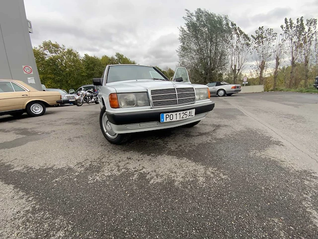 Mercedes - sedan - 190 2.5d - oldtimer - afbeelding 11 van  29