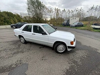 Mercedes - sedan - 190 2.5d - oldtimer - afbeelding 1 van  29