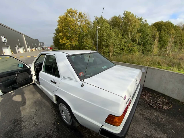 Mercedes - sedan - 190 2.5d - oldtimer - afbeelding 20 van  29