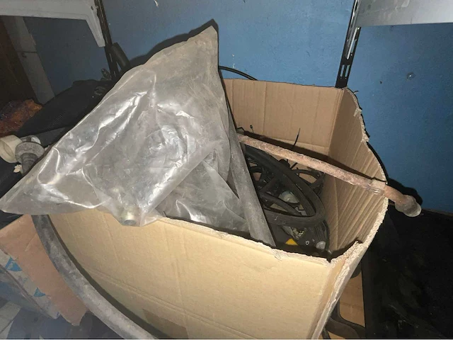 Mercedes - sl r 107 - pagode - onderdelen / onderdelen - carrosserie - afbeelding 21 van  128
