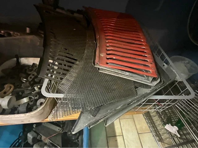 Mercedes - sl r 107 - pagode - onderdelen / onderdelen - carrosserie - afbeelding 28 van  128