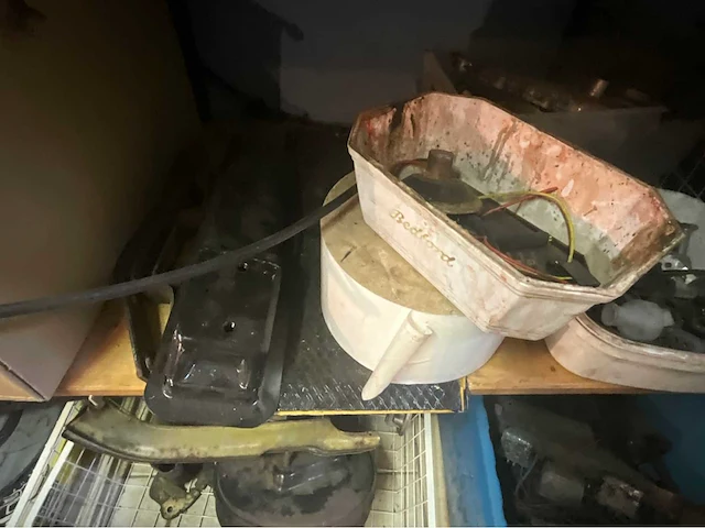 Mercedes - sl r 107 - pagode - onderdelen / onderdelen - carrosserie - afbeelding 29 van  128
