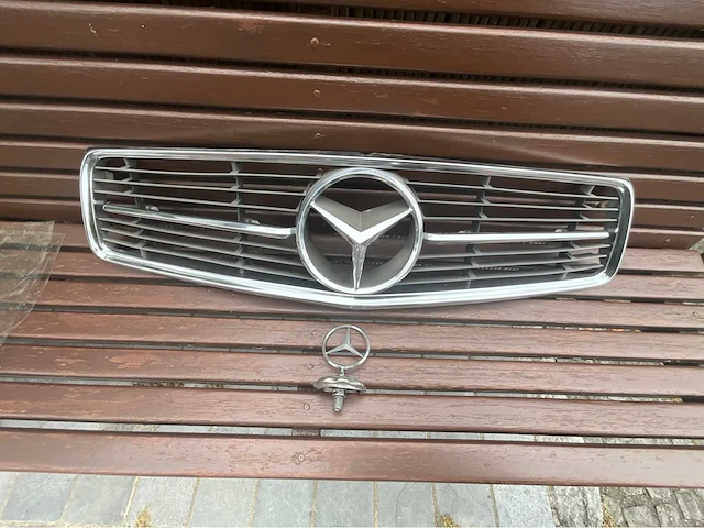 Mercedes - sl r 107 - pagode - onderdelen / onderdelen - carrosserie - afbeelding 1 van  128