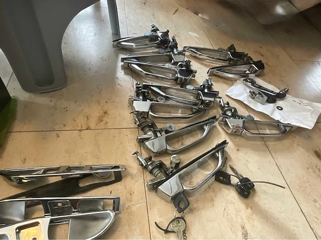 Mercedes - sl r 107 - pagode - onderdelen / onderdelen - carrosserie - afbeelding 107 van  128