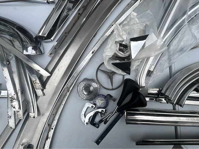 Mercedes - sl r 107 - pagode - onderdelen / onderdelen - carrosserie - afbeelding 60 van  126