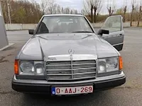 Mercedes - stationwagen - 200 te - oldtimer - afbeelding 11 van  18
