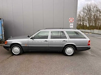 Mercedes - stationwagen - 200 te - oldtimer - afbeelding 9 van  18