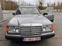 Mercedes - stationwagen - 200 te - oldtimer - afbeelding 12 van  18