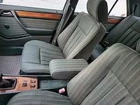 Mercedes - w 124 - 300 d - oldtimer - afbeelding 2 van  8