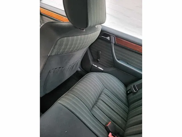 Mercedes - w 124 - 300 d - oldtimer - afbeelding 5 van  8