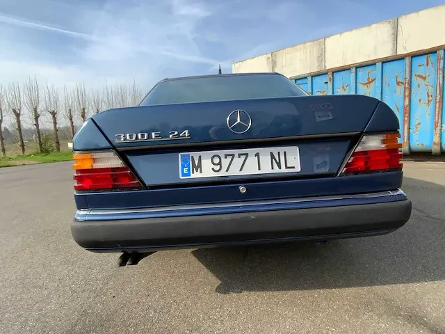 Mercedes - w 124 - 300e 24v - oldtimer - afbeelding 2 van  38