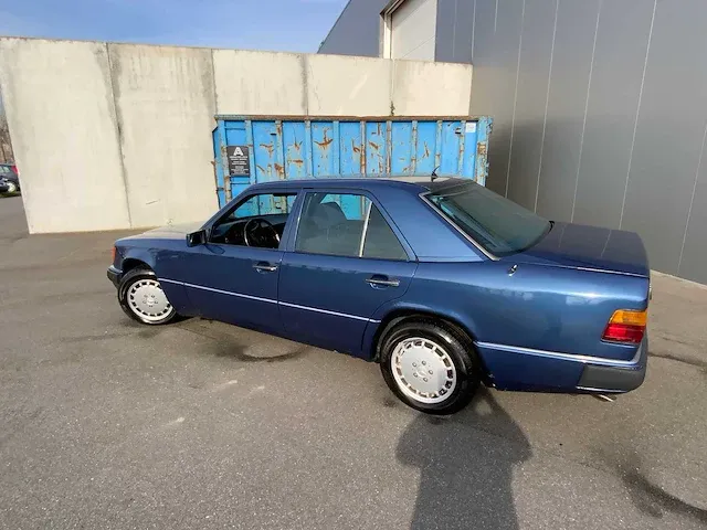 Mercedes - w 124 - 300e 24v - oldtimer - afbeelding 4 van  38