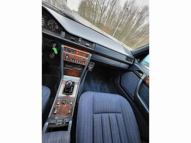 Mercedes - w 124 - 300e 24v - oldtimer - afbeelding 8 van  38
