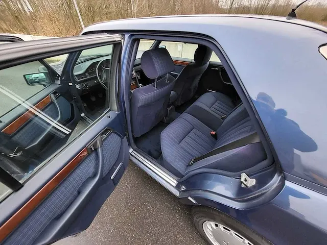 Mercedes - w 124 - 300e 24v - oldtimer - afbeelding 10 van  38
