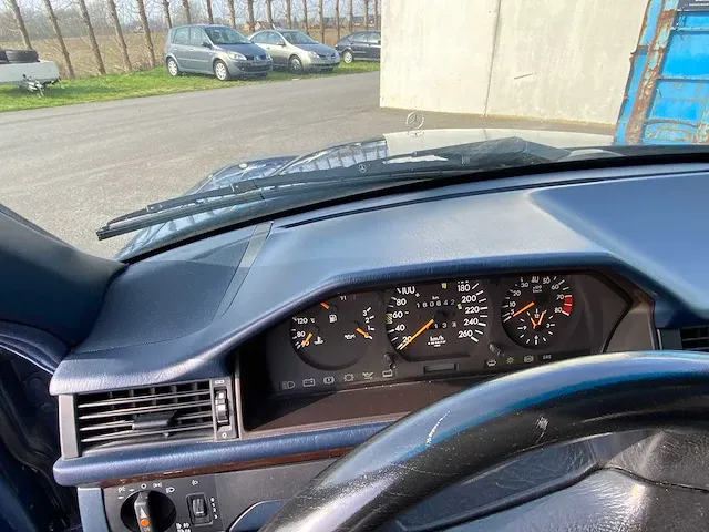 Mercedes - w 124 - 300e 24v - oldtimer - afbeelding 11 van  38