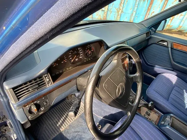 Mercedes - w 124 - 300e 24v - oldtimer - afbeelding 13 van  38